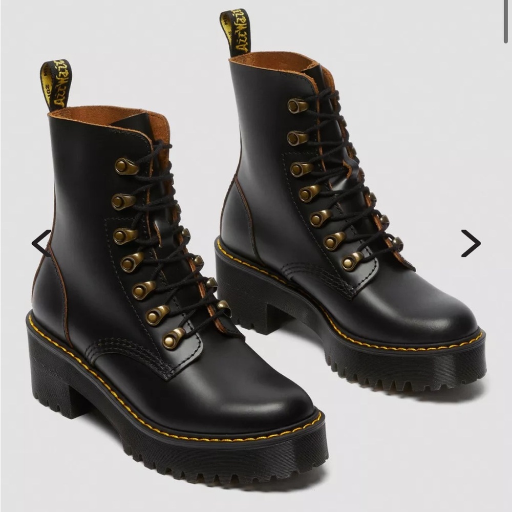 DR MARTENS LEONA BOOTS